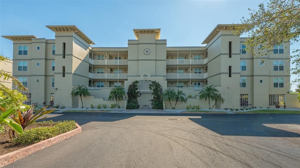 For Sale: $300,000 (2 beds, 2 baths, 1543 Square Feet)