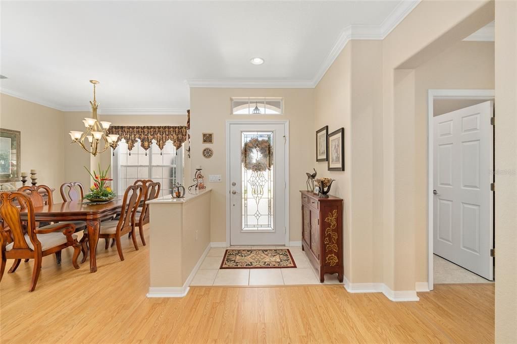 合同活跃: $364,500 (2 贝兹, 2 浴室, 1779 平方英尺)