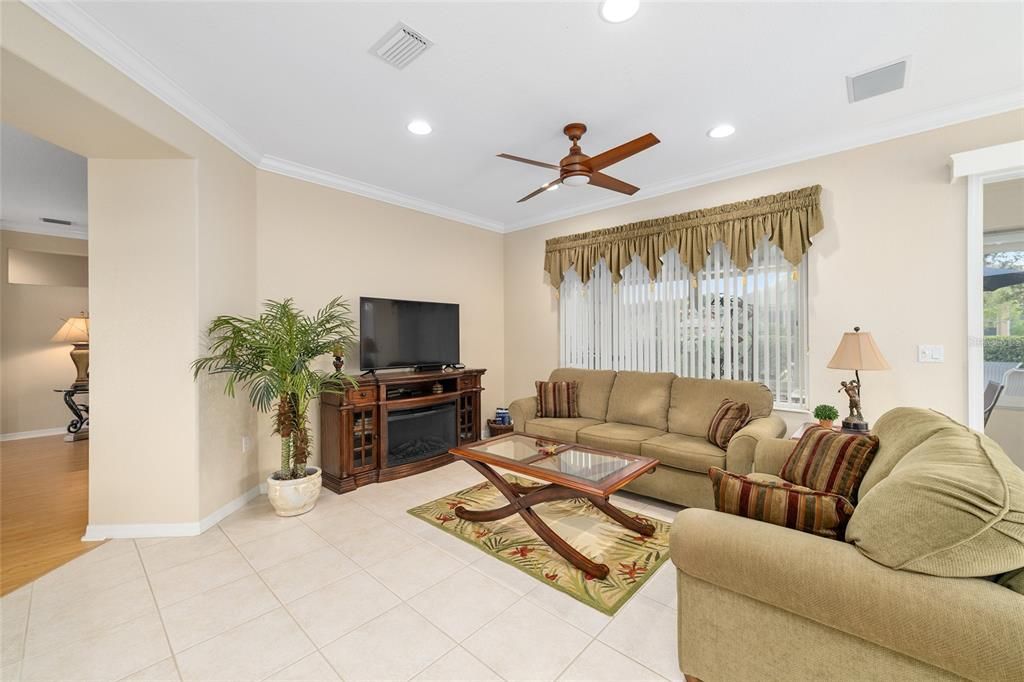 合同活跃: $364,500 (2 贝兹, 2 浴室, 1779 平方英尺)