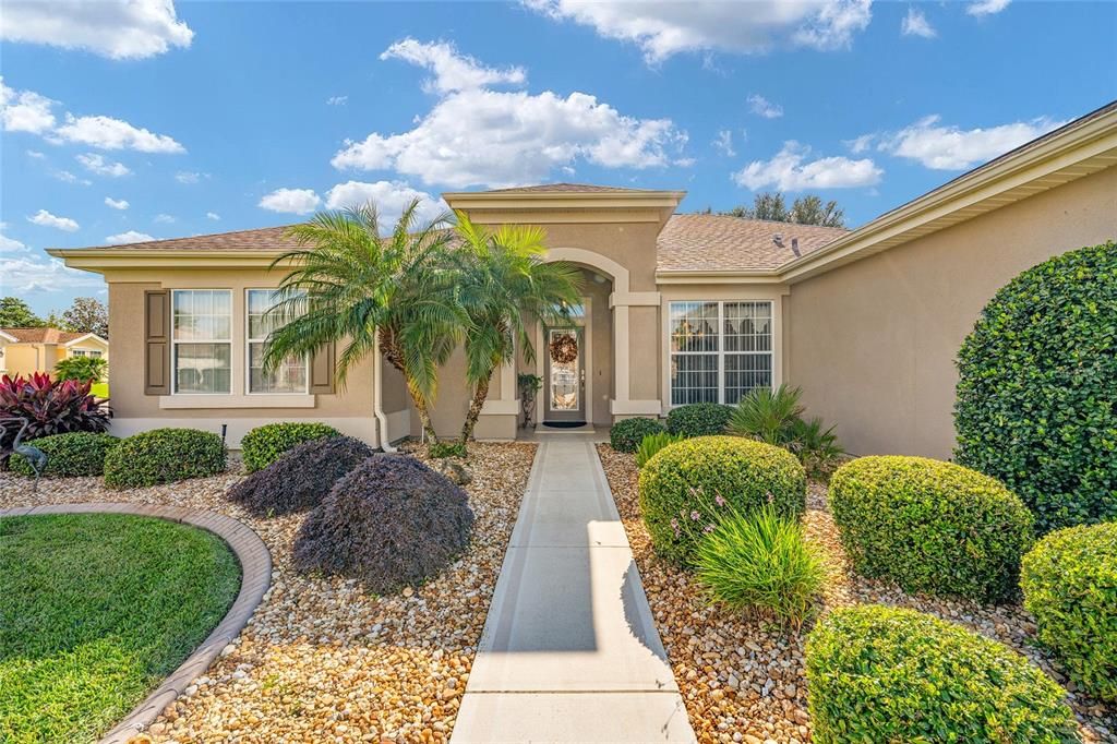 合同活跃: $364,500 (2 贝兹, 2 浴室, 1779 平方英尺)