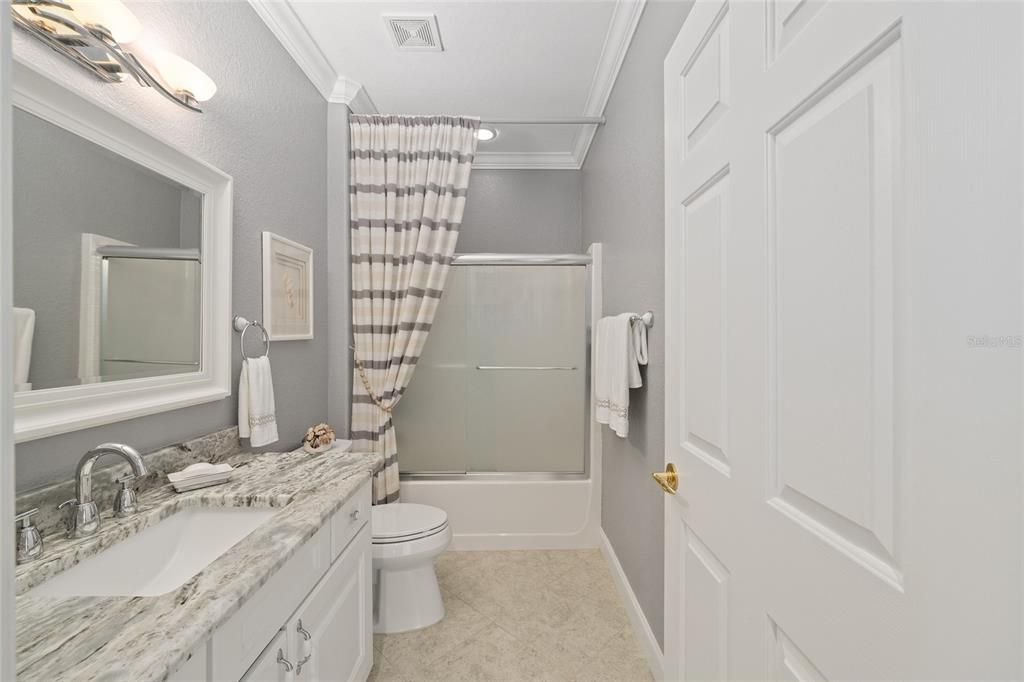 合同活跃: $364,500 (2 贝兹, 2 浴室, 1779 平方英尺)