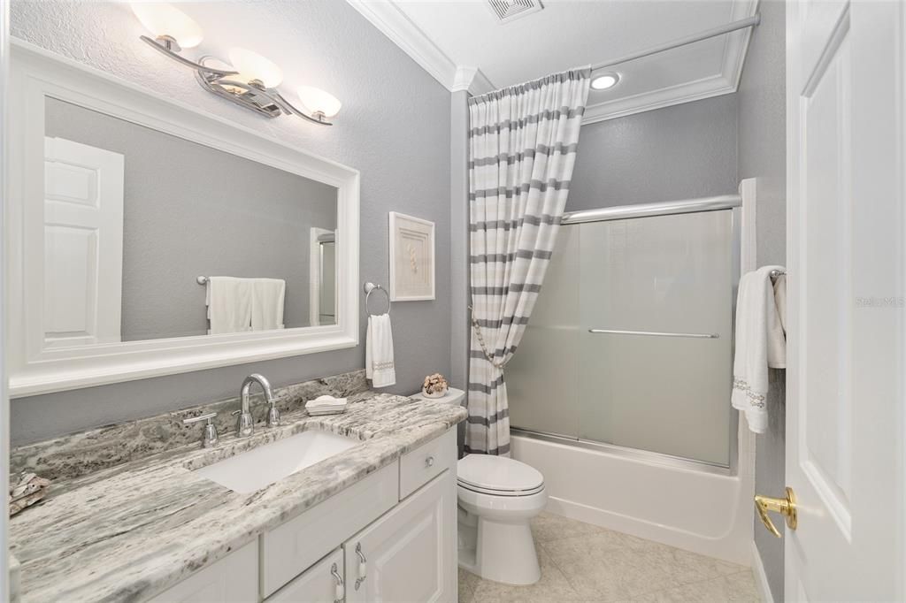 合同活跃: $364,500 (2 贝兹, 2 浴室, 1779 平方英尺)