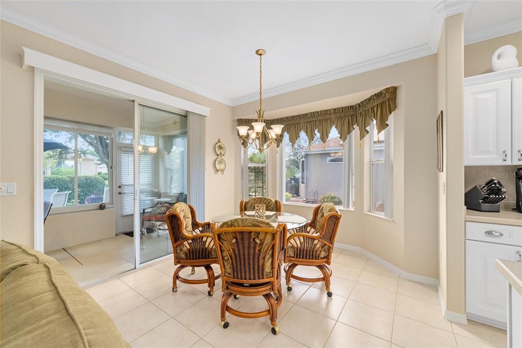 合同活跃: $364,500 (2 贝兹, 2 浴室, 1779 平方英尺)