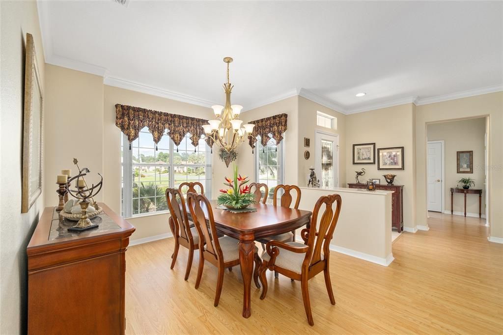 合同活跃: $364,500 (2 贝兹, 2 浴室, 1779 平方英尺)