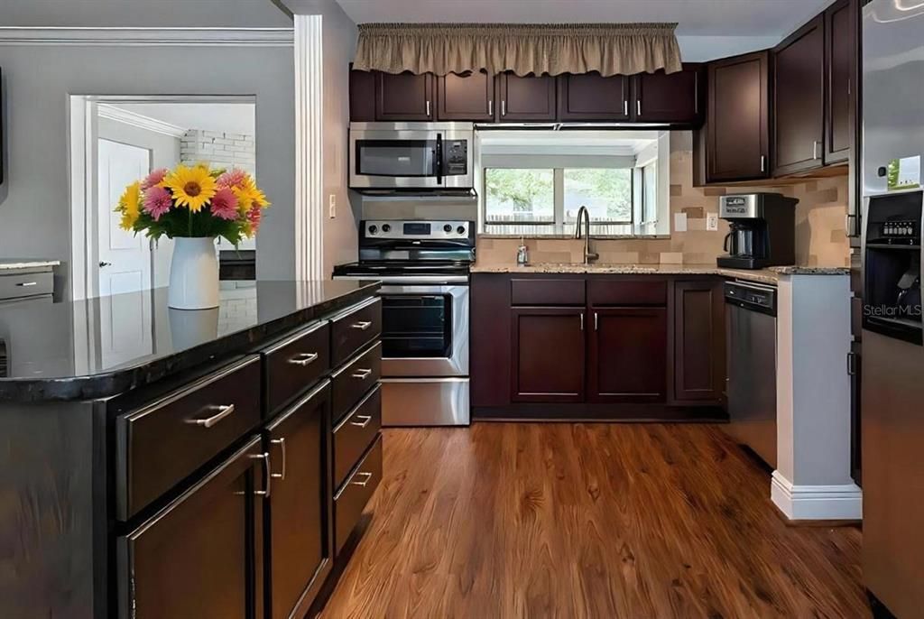 For Sale: $485,000 (3 beds, 3 baths, 1670 Square Feet)