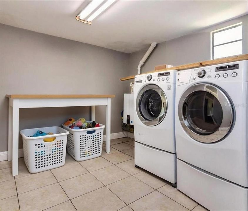 For Sale: $485,000 (3 beds, 3 baths, 1670 Square Feet)