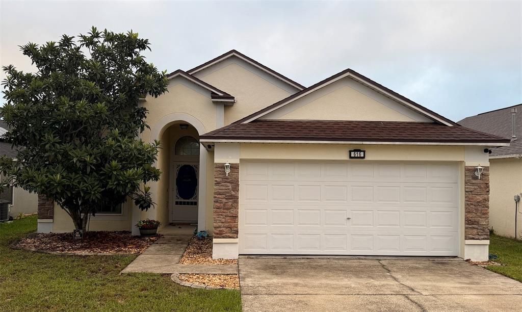 Recently Sold: $285,000 (3 beds, 2 baths, 1374 Square Feet)