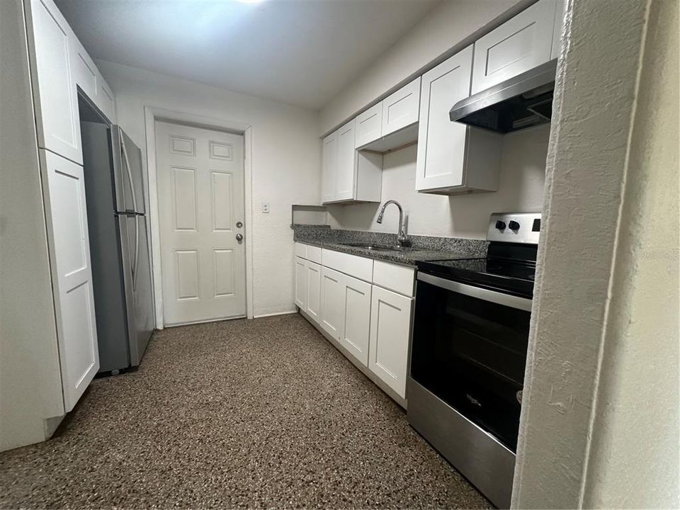 出租: $1,325 (2 贝兹, 1 浴室, 635 平方英尺)