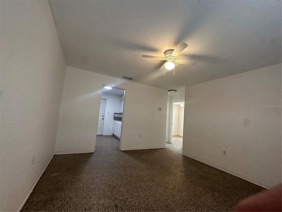 出租: $1,325 (2 贝兹, 1 浴室, 635 平方英尺)