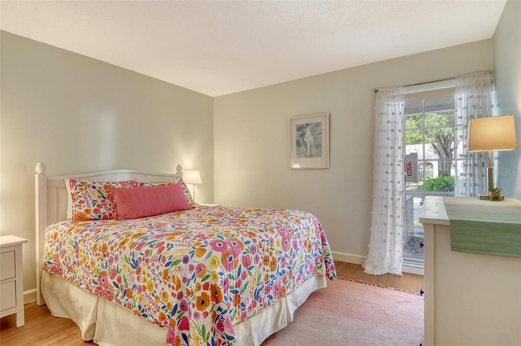 For Sale: $285,000 (2 beds, 2 baths, 1127 Square Feet)