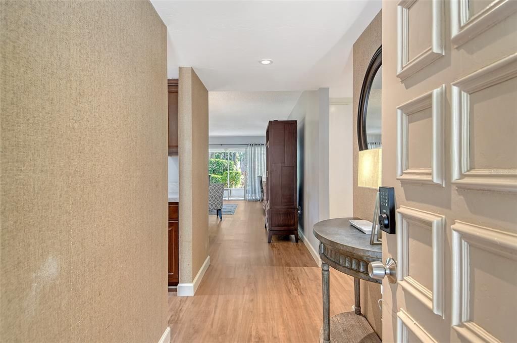 For Sale: $285,000 (2 beds, 2 baths, 1127 Square Feet)