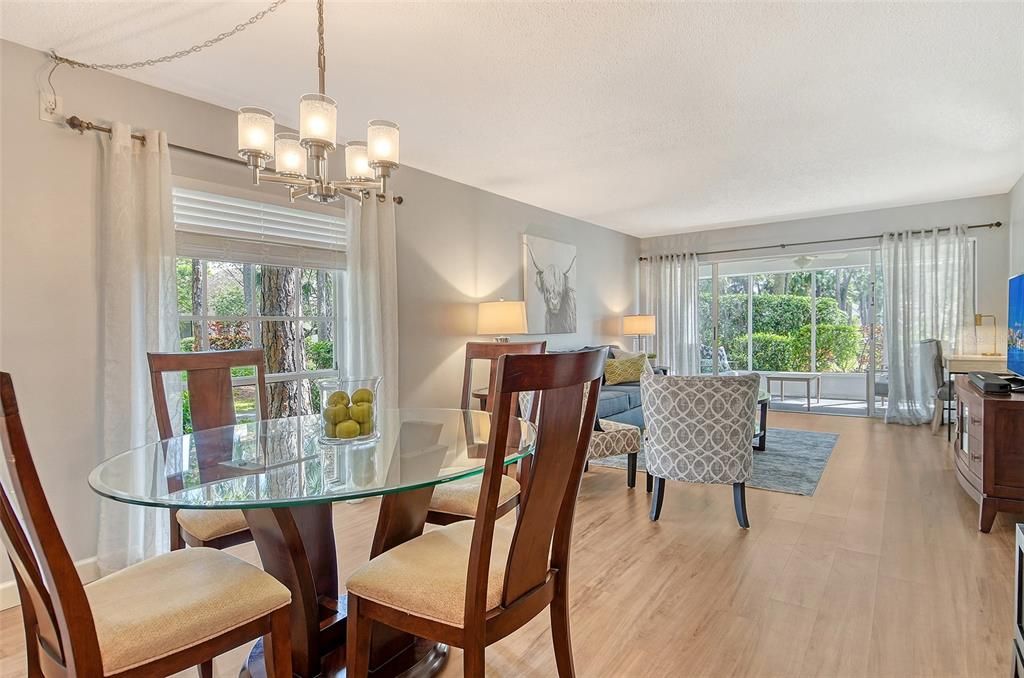 For Sale: $285,000 (2 beds, 2 baths, 1127 Square Feet)