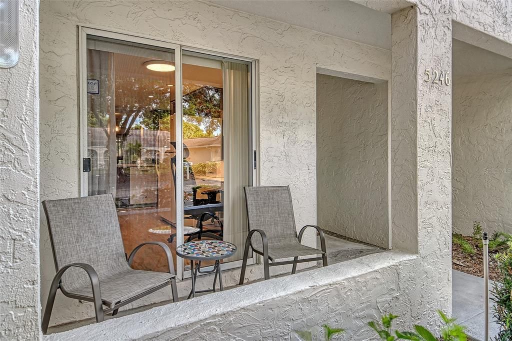 For Sale: $285,000 (2 beds, 2 baths, 1127 Square Feet)