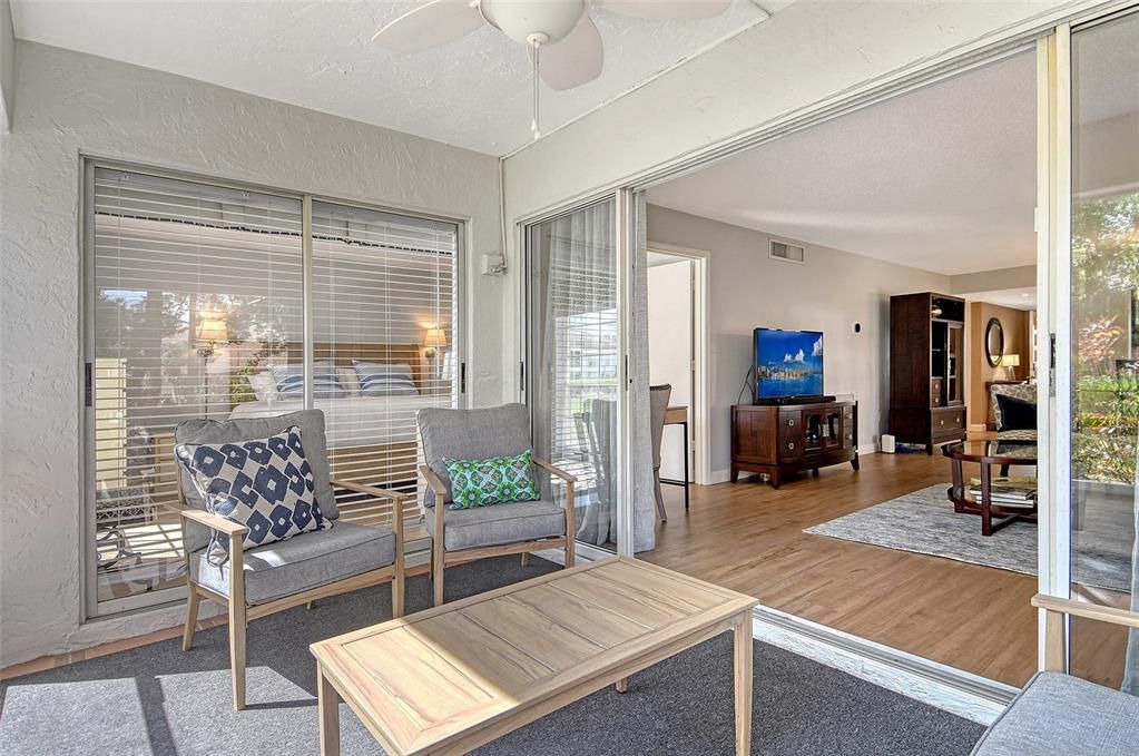 For Sale: $285,000 (2 beds, 2 baths, 1127 Square Feet)