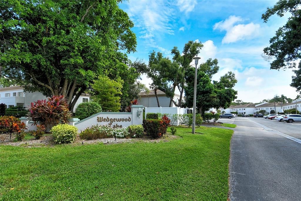 For Sale: $285,000 (2 beds, 2 baths, 1127 Square Feet)