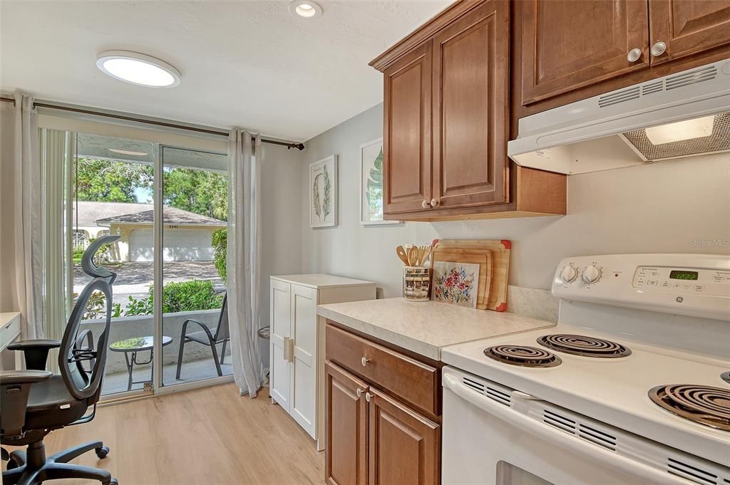 For Sale: $285,000 (2 beds, 2 baths, 1127 Square Feet)