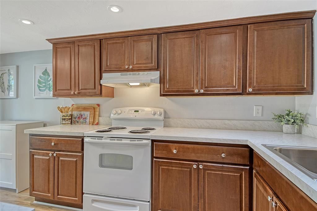 For Sale: $285,000 (2 beds, 2 baths, 1127 Square Feet)