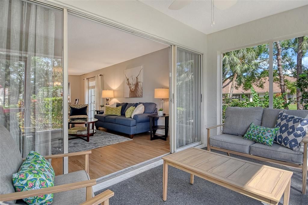 For Sale: $285,000 (2 beds, 2 baths, 1127 Square Feet)