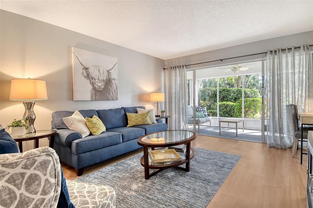 For Sale: $285,000 (2 beds, 2 baths, 1127 Square Feet)