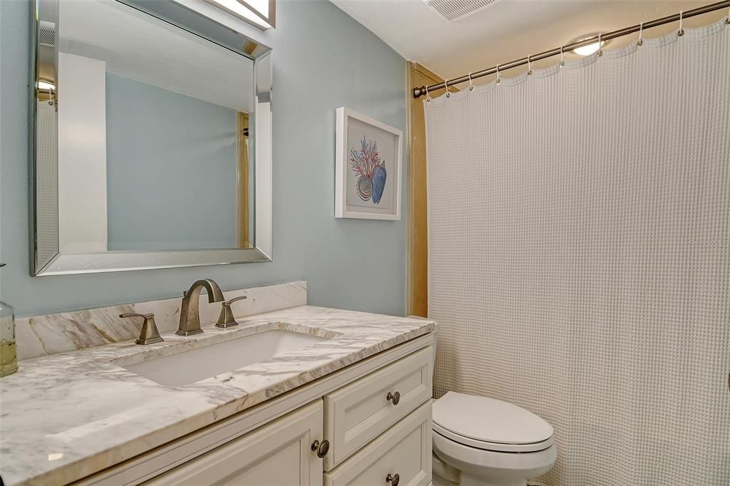 For Sale: $285,000 (2 beds, 2 baths, 1127 Square Feet)