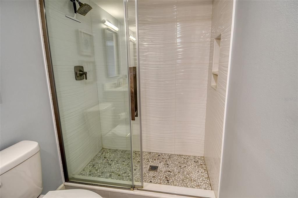 For Sale: $285,000 (2 beds, 2 baths, 1127 Square Feet)