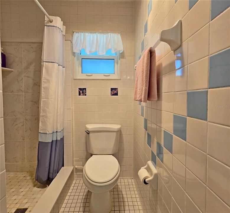 Active With Contract: $219,900 (2 beds, 2 baths, 1204 Square Feet)