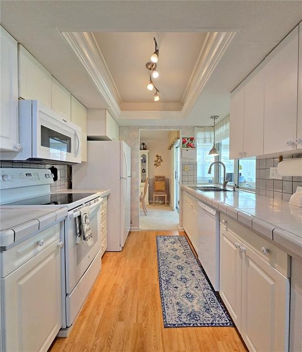 Active With Contract: $219,900 (2 beds, 2 baths, 1204 Square Feet)