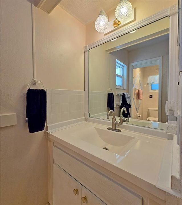 Active With Contract: $219,900 (2 beds, 2 baths, 1204 Square Feet)