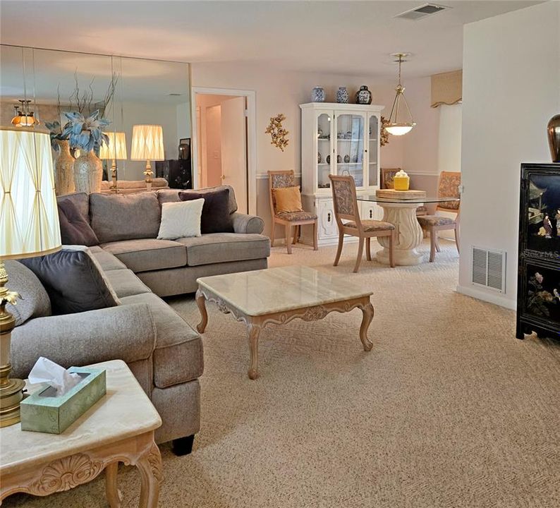 Active With Contract: $219,900 (2 beds, 2 baths, 1204 Square Feet)