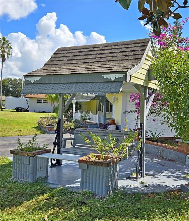 Active With Contract: $219,900 (2 beds, 2 baths, 1204 Square Feet)