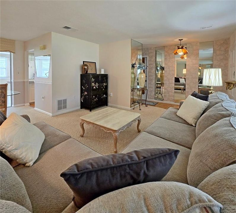 Active With Contract: $219,900 (2 beds, 2 baths, 1204 Square Feet)