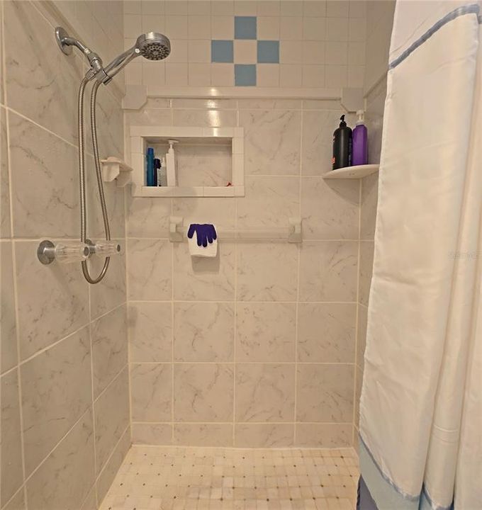 Active With Contract: $219,900 (2 beds, 2 baths, 1204 Square Feet)