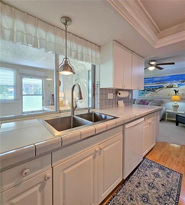 Active With Contract: $219,900 (2 beds, 2 baths, 1204 Square Feet)