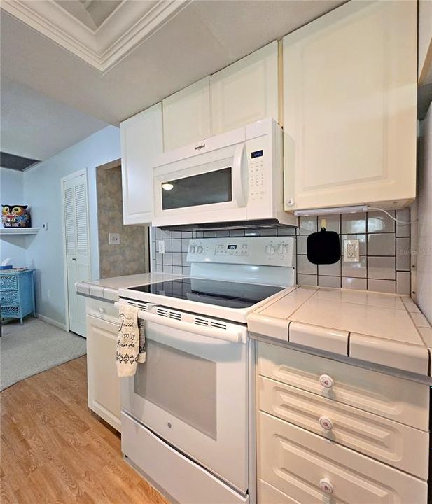 Active With Contract: $219,900 (2 beds, 2 baths, 1204 Square Feet)