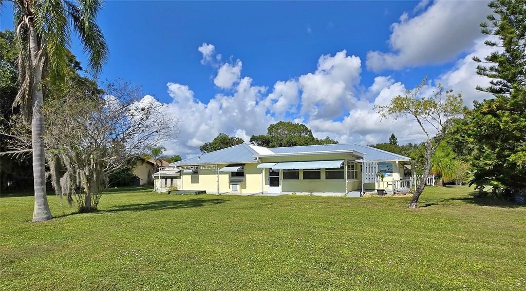 Active With Contract: $219,900 (2 beds, 2 baths, 1204 Square Feet)