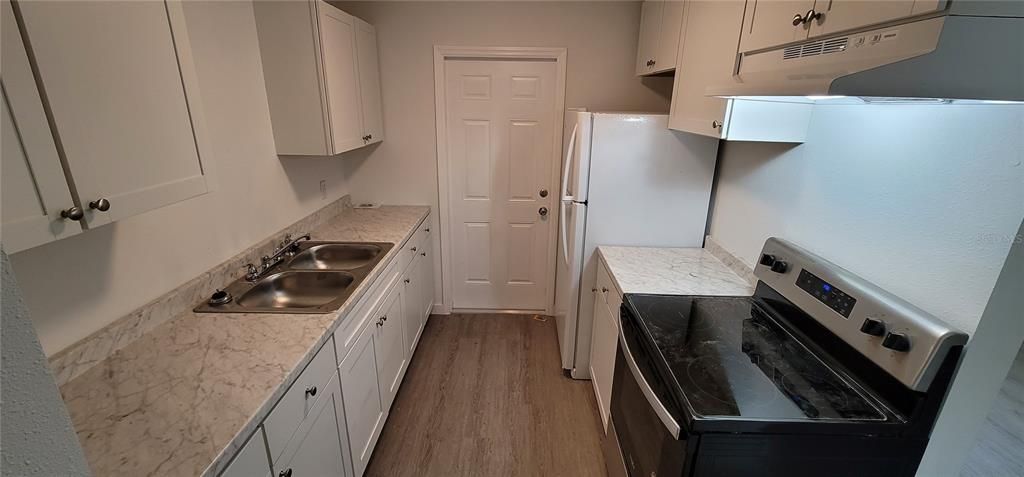 For Rent: $1,800 (4 beds, 2 baths, 1200 Square Feet)