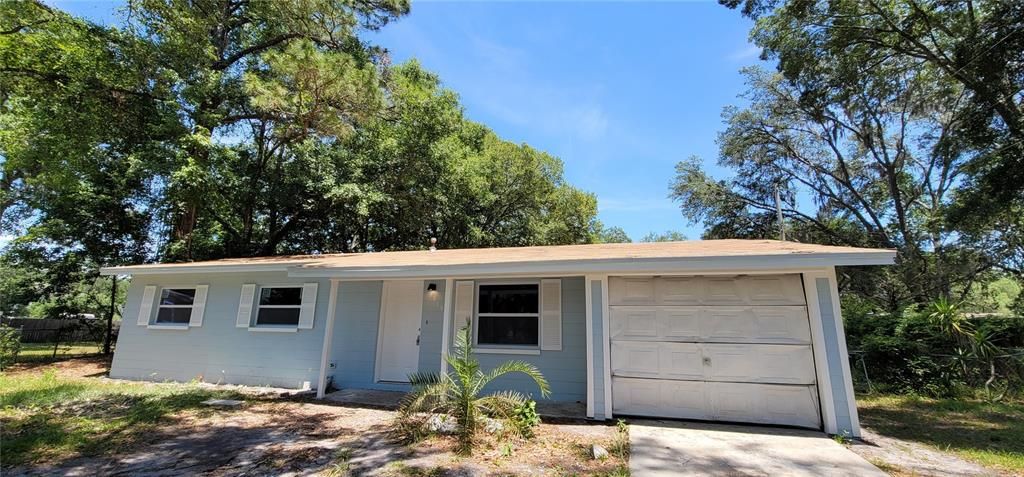 For Rent: $1,800 (4 beds, 2 baths, 1200 Square Feet)