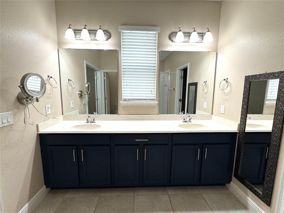 Под контрактом: $3,000 (4 спален, 3 ванн, 2286 Квадратных фут)