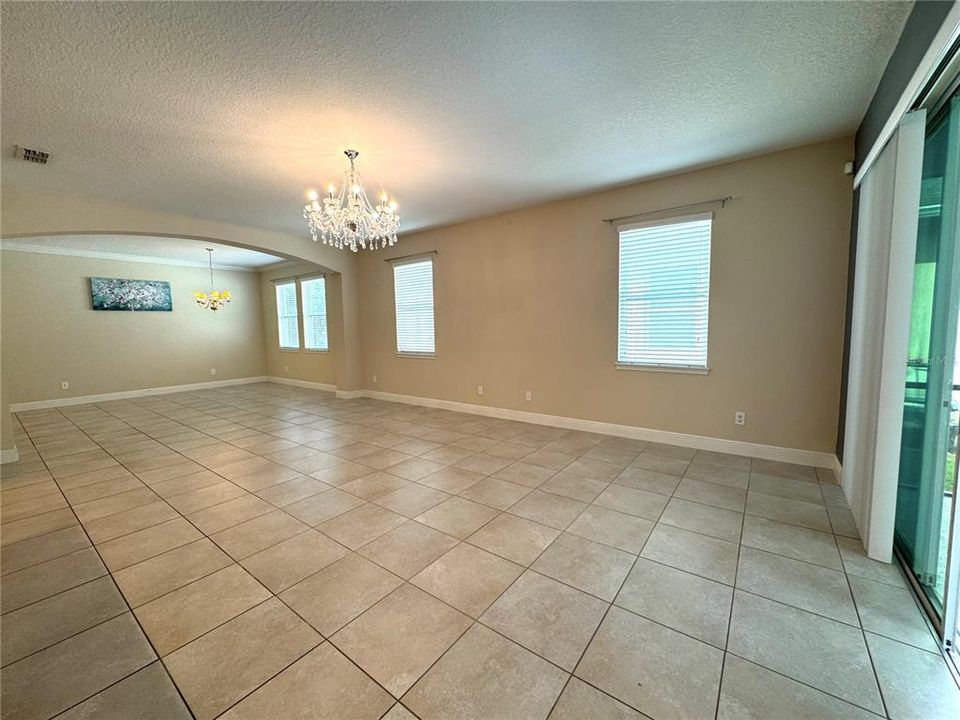 Под контрактом: $3,000 (4 спален, 3 ванн, 2286 Квадратных фут)