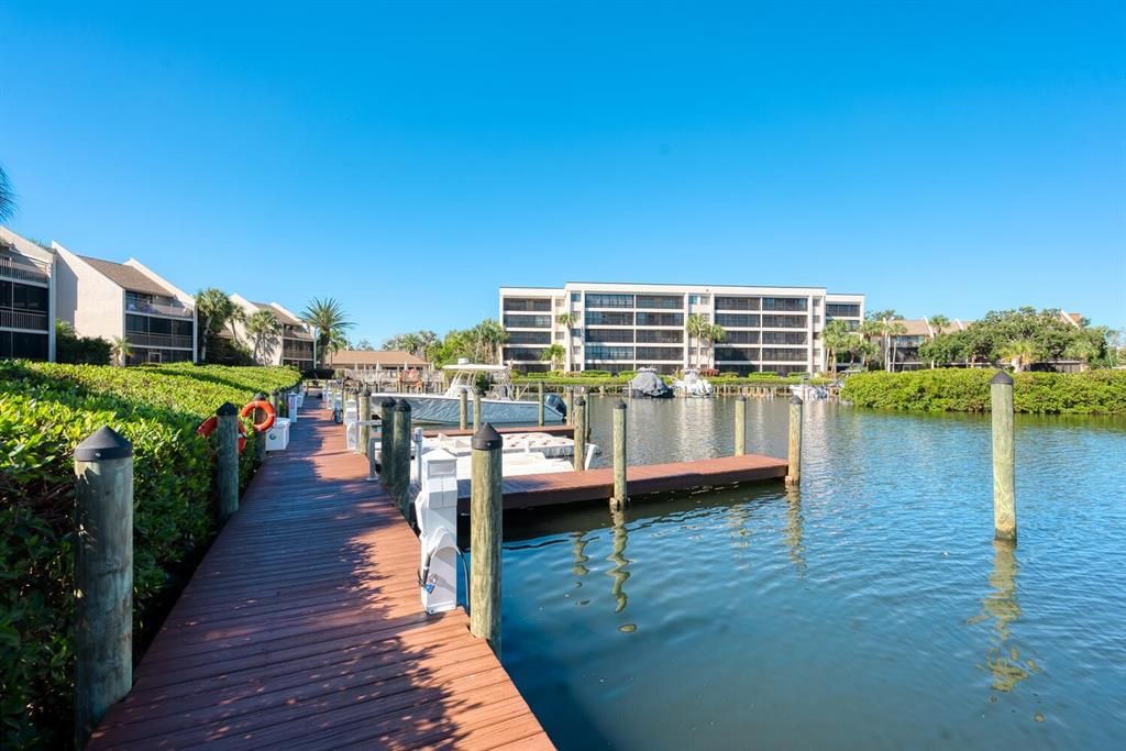 Под контрактом: $440,000 (2 спален, 1 ванн, 860 Квадратных фут)