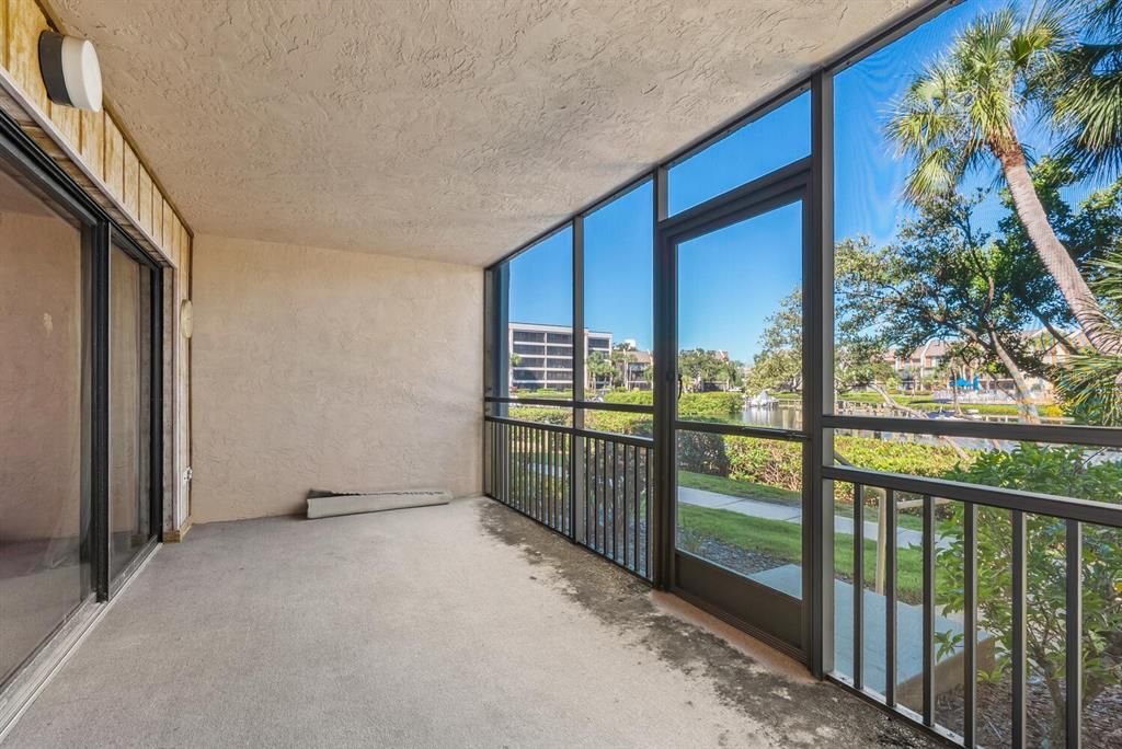 Под контрактом: $440,000 (2 спален, 1 ванн, 860 Квадратных фут)