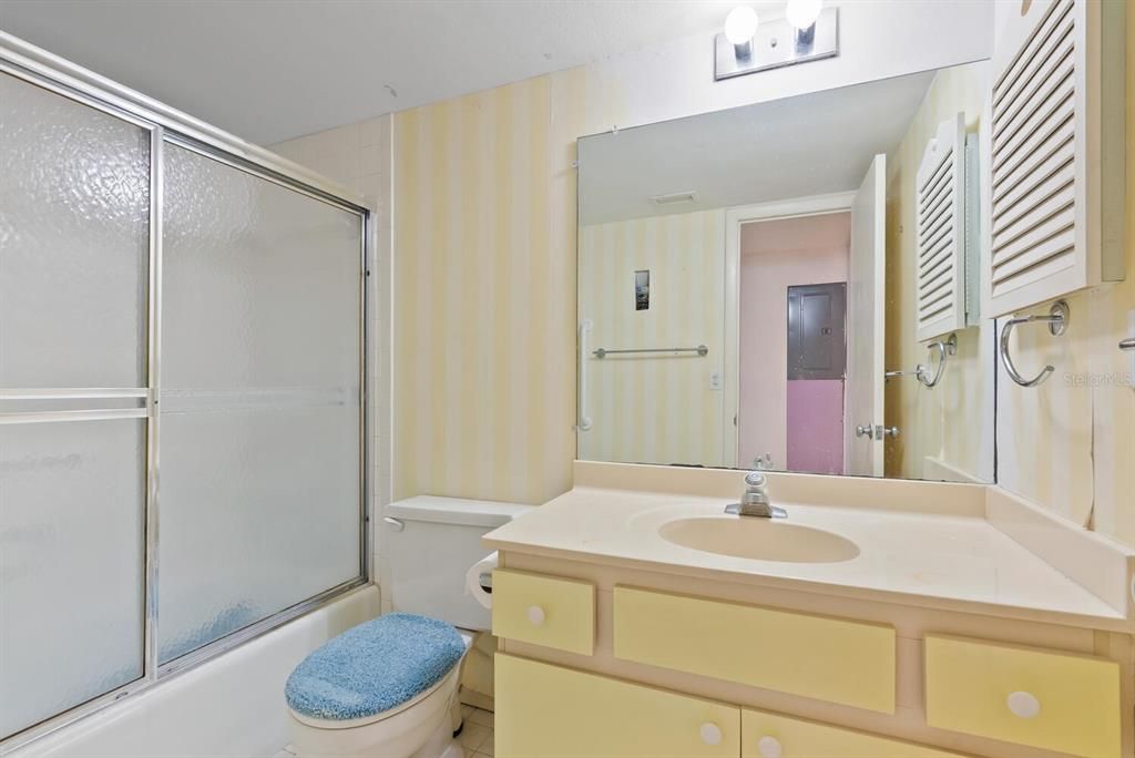 Под контрактом: $440,000 (2 спален, 1 ванн, 860 Квадратных фут)