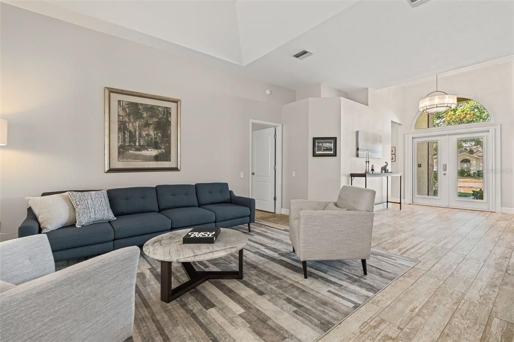 出租: $4,500 (4 贝兹, 3 浴室, 2728 平方英尺)