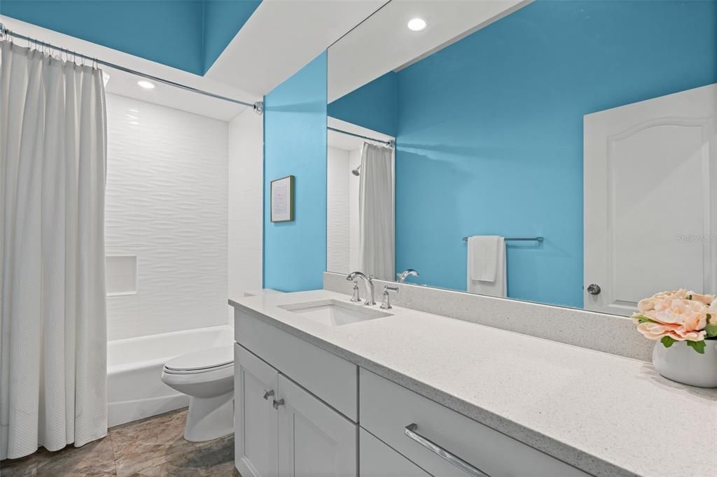 出租: $4,500 (4 贝兹, 3 浴室, 2728 平方英尺)