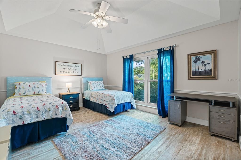 出租: $4,500 (4 贝兹, 3 浴室, 2728 平方英尺)