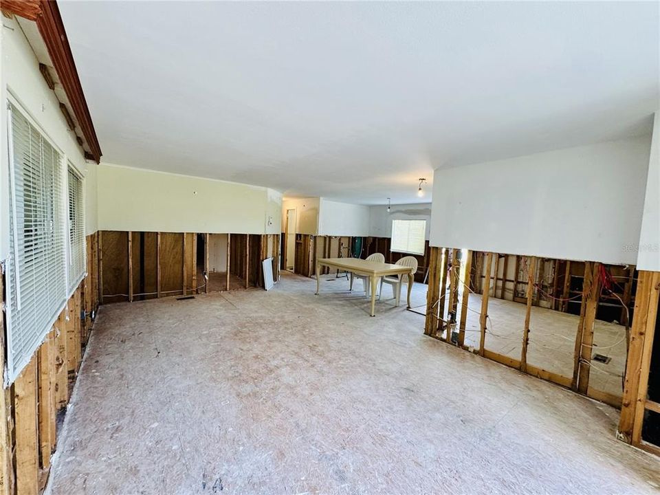 Active With Contract: $95,000 (2 beds, 2 baths, 1056 Square Feet)