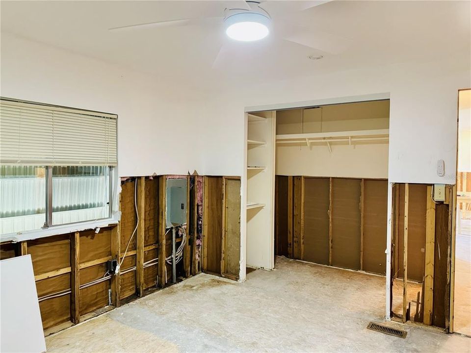 Active With Contract: $95,000 (2 beds, 2 baths, 1056 Square Feet)