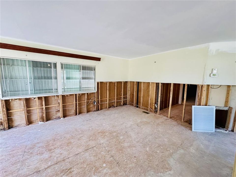 Active With Contract: $95,000 (2 beds, 2 baths, 1056 Square Feet)