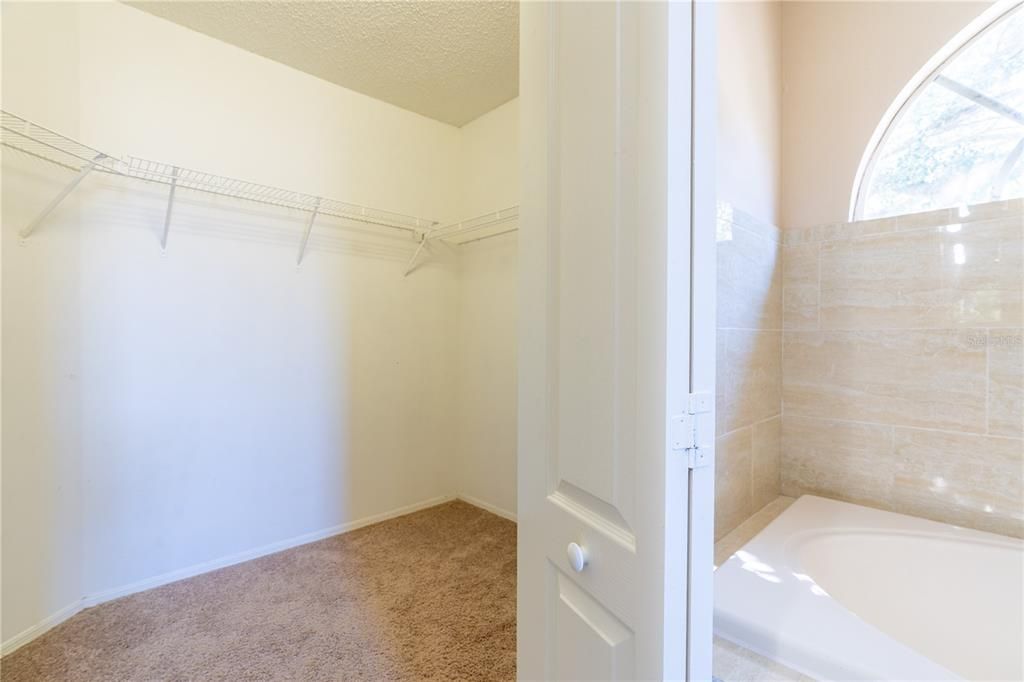 待售: $410,000 (3 贝兹, 2 浴室, 2358 平方英尺)