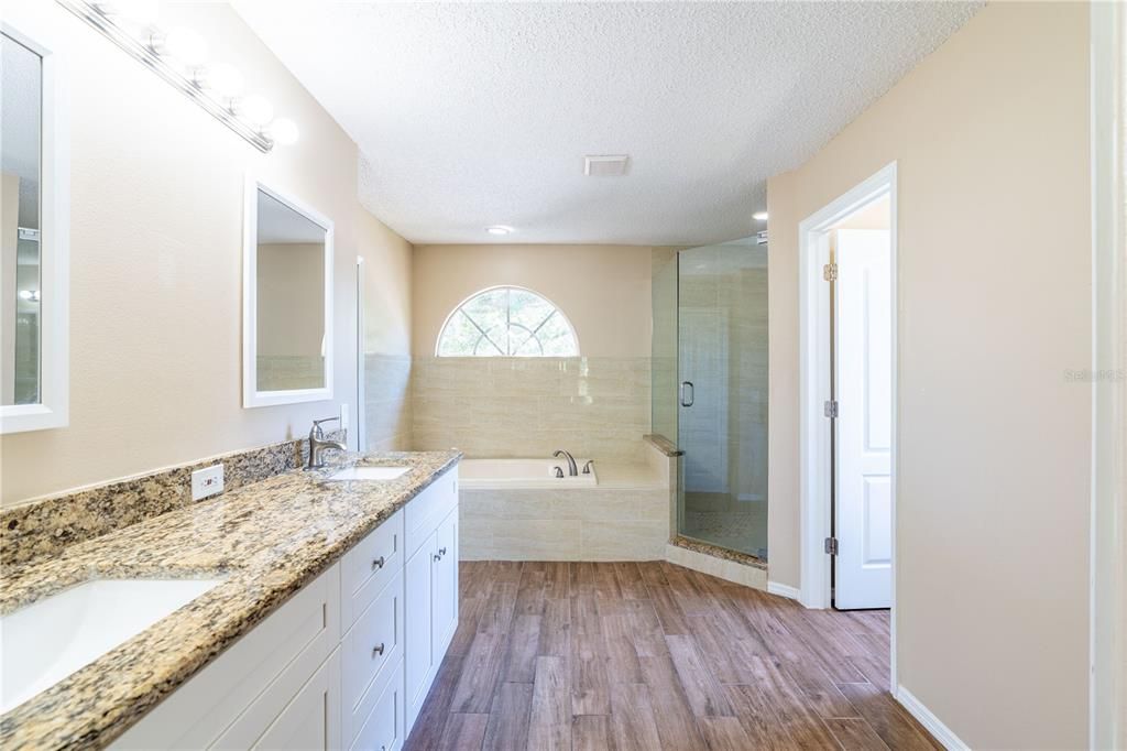 待售: $410,000 (3 贝兹, 2 浴室, 2358 平方英尺)